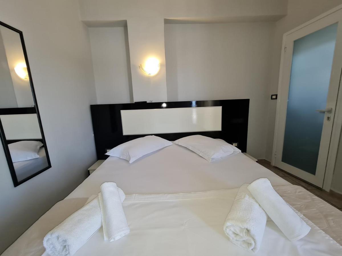Hotel Ardiani クサミル エクステリア 写真