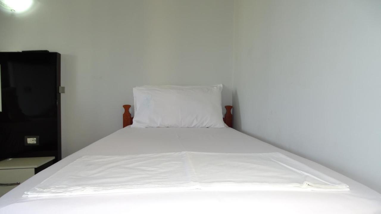 Hotel Ardiani クサミル エクステリア 写真
