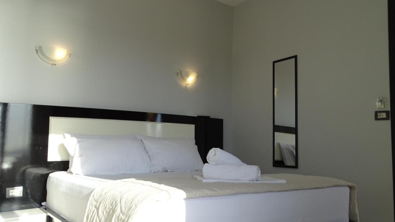 Hotel Ardiani クサミル エクステリア 写真